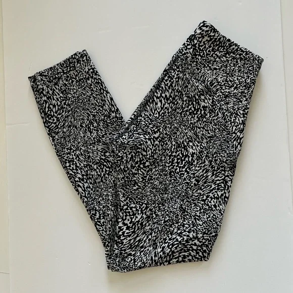 Lululemon InStill High-Rise Tights Warped Grain Alpine White Black 4